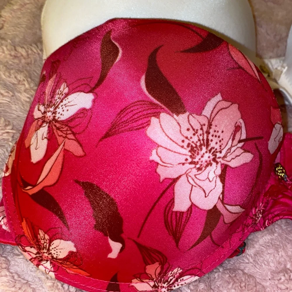 Lot of 2 Demi Padded Bras Size 36DD plrase see last picture for a small spot